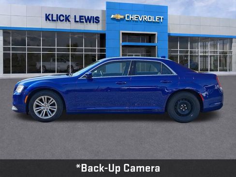 Used 2021 Chrysler 300 Touring w/ Driver Convenience Group RWD image 4