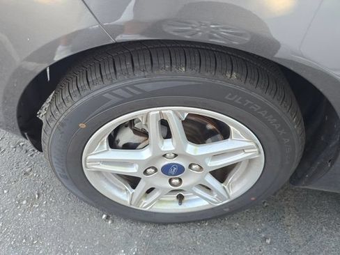 Used 2017 Ford Fiesta SE w/ Cold Weather Package FWD image 4