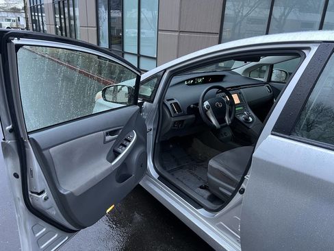 Used 2010 Toyota Prius Three image 7