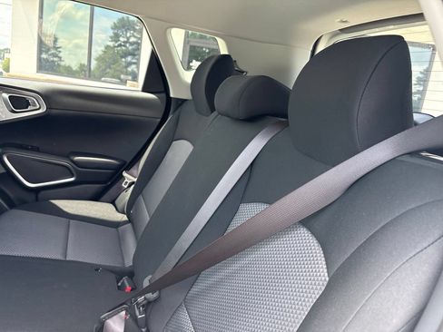 Used 2025 Kia Soul LX w/ LX Technology Package FWD image 5