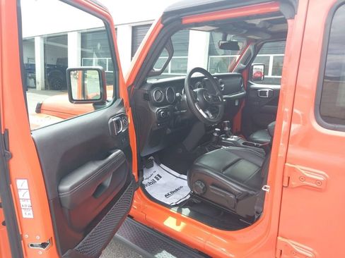 Used 2023 Jeep Wrangler Unlimited Sahara w/ Cold Weather Group AWD/4WD image 9