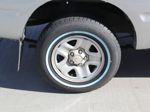 Used 2002 Toyota Tacoma 2WD Regular Cab image 13