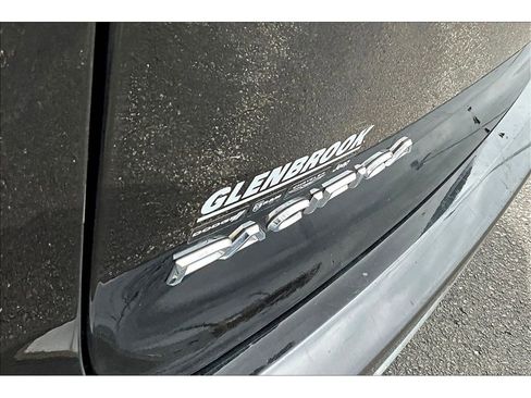 Used 2023 Chrysler Pacifica Limited FWD image 11