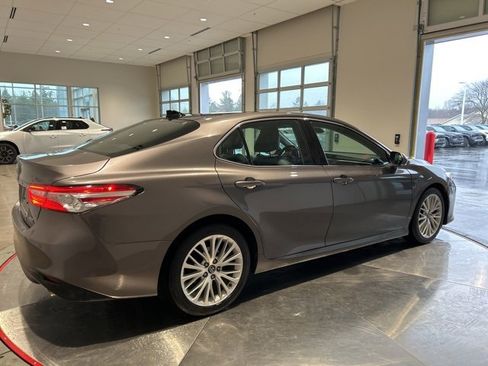 Used 2018 Toyota Camry XLE image 7