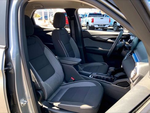Used 2025 Chevrolet TrailBlazer LT FWD image 9