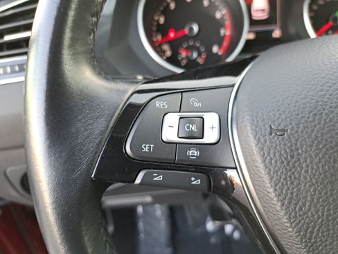 Certified 2019 Volkswagen Tiguan SE w/ Panoramic Sunroof Package image 17