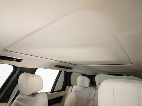 Used 2024 Land Rover Range Rover SE image 39