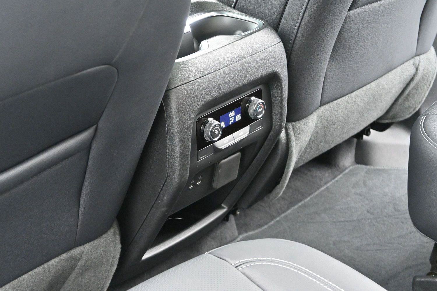 Used 2026 Chevrolet Traverse LT w/ Sun and Wheel Package FWD image 33