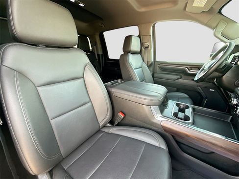 Used 2024 GMC Sierra 2500 SLT w/ SLT Premium Package image 29