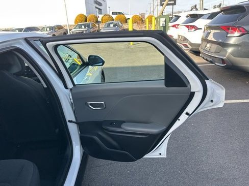 Used 2025 Kia K4 LXS image 37