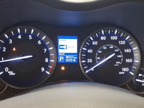 Used 2019 INFINITI Q70 Luxe image 11