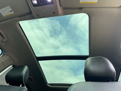 Used 2024 Volkswagen Atlas SEL Premium R-Line image 22