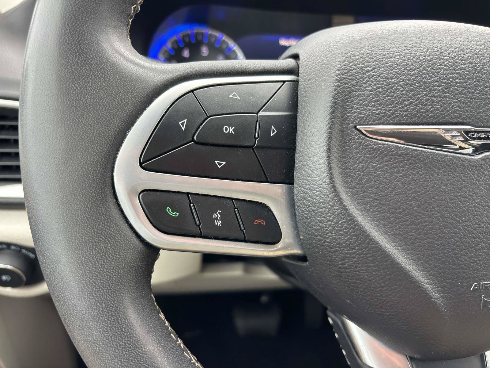 Used 2024 Chrysler Pacifica Touring-L FWD image 24