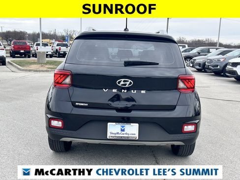 Used 2024 Hyundai Venue SEL image 13