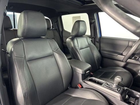 Used 2021 Toyota Tacoma TRD Sport w/ TRD Premium Sport Package AWD/4WD image 26
