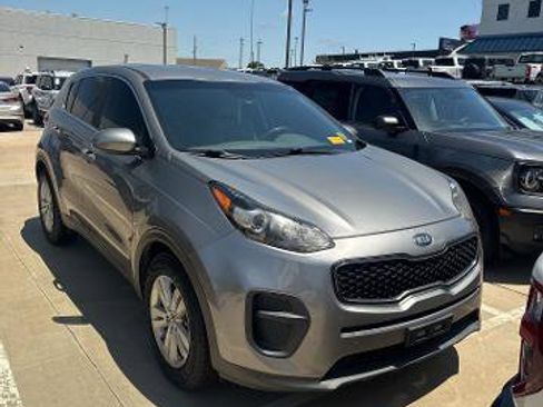 Used 2019 Kia Sportage LX FWD image 2