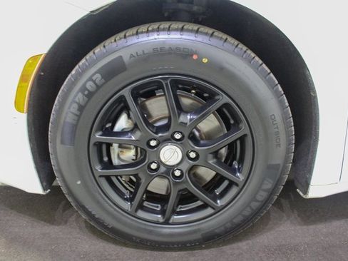 Used 2020 Chrysler Pacifica Touring-L w/ Advanced Safetytec Group image 22