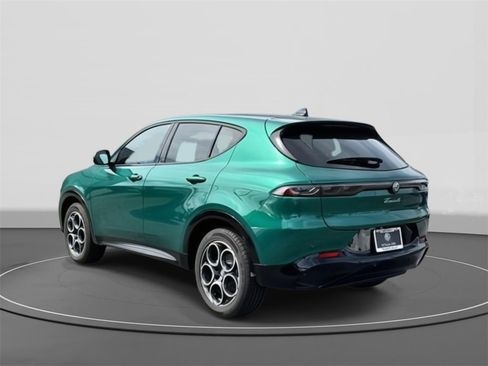 New 2025 Alfa Romeo Tonale w/ Premium Package image 4