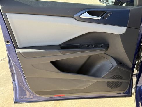 Used 2022 Volkswagen Taos SE image 8