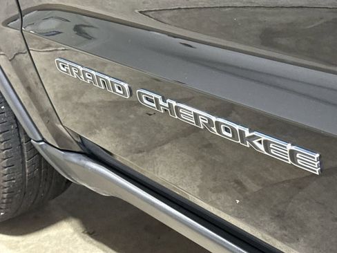 Used 2021 Jeep Grand Cherokee Laredo w/ Security & Convenience Group AWD/4WD image 25
