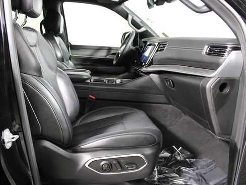 Used 2024 Jeep Wagoneer Series II w/ Flexible Seating Group RWD image 15