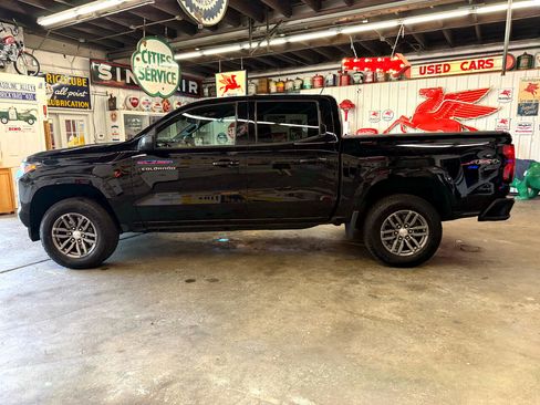 Used 2023 Chevrolet Colorado LT w/ LT Convenience Package image 2