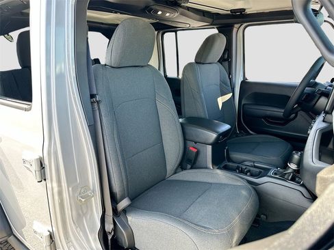 Used 2024 Jeep Wrangler Unlimited image 25
