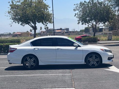 Used 2017 Honda Accord Sport image 9