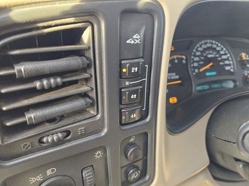 Used 2004 GMC Sierra 2500 SLT w/ Heavy-Duty Power Package image 14