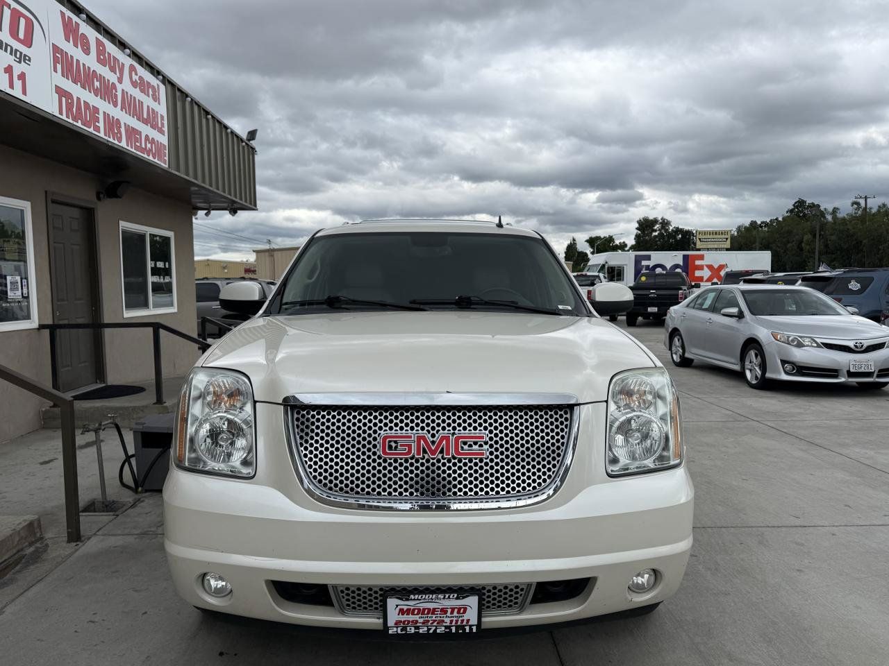 Used 2013 GMC Yukon Denali AWD/4WD image 9
