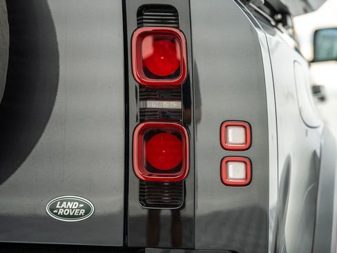 Used 2022 Land Rover Defender 110 X-Dynamic HSE image 7