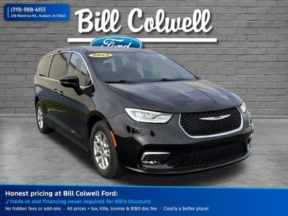 Used 2025 Chrysler Pacifica Select