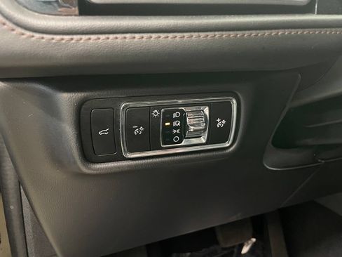 Used 2023 Lincoln Aviator AWD image 7