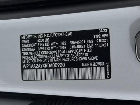 Certified 2024 Porsche Cayenne AWD/4WD image 37