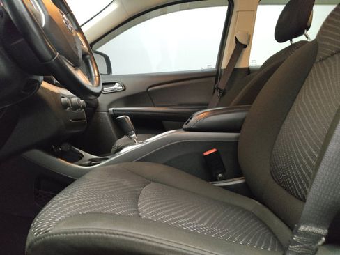 Used 2020 Dodge Journey SE w/ SE Popular Equipment Group FWD image 17