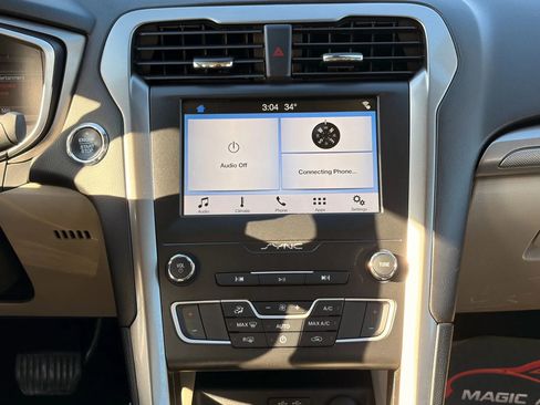 Used 2019 Ford Fusion SE image 22