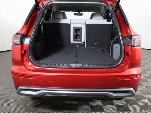 New 2025 Mitsubishi Outlander SE image 18