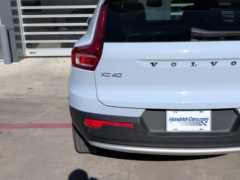 Used 2025 Volvo XC40 B5 Plus image 16