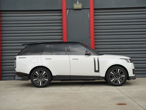 Used 2025 Land Rover Range Rover SE AWD/4WD image 13