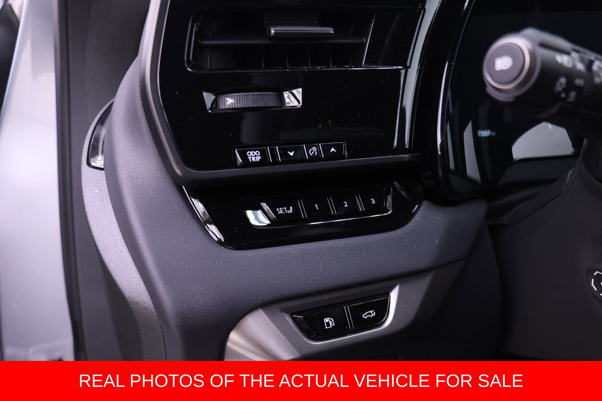 Used 2025 Lexus RX 350h w/ Convenience Package AWD/4WD image 16