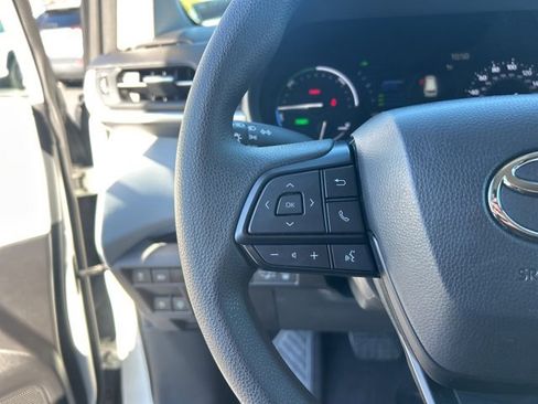 Used 2025 Toyota Sienna LE image 21