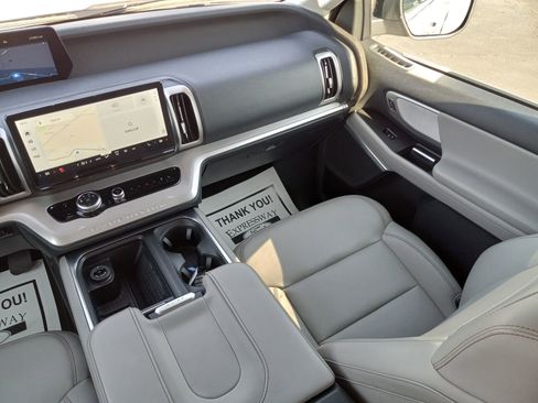Used 2025 Ford Expedition Active AWD/4WD image 19