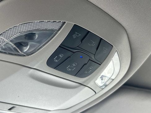 Used 2023 Chrysler Pacifica Touring-L FWD image 31