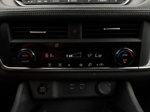 Used 2025 Nissan Rogue SV FWD image 28