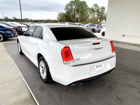 Used 2023 Chrysler 300 Touring image 7