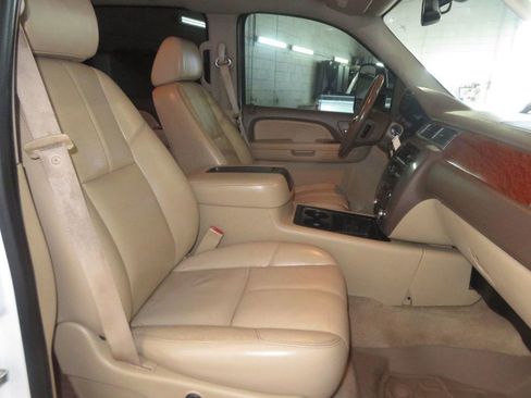 Used 2008 GMC Sierra 2500 SLT w/ EZ-Lift Tailgate Package RWD image 35