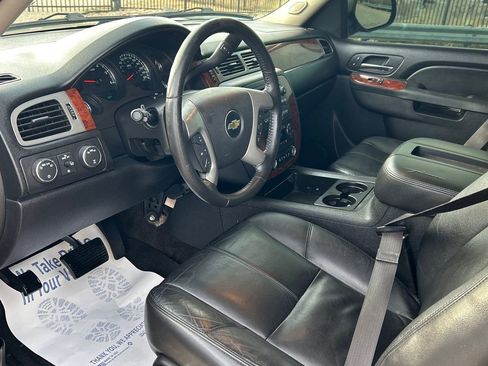Used 2013 Chevrolet Suburban LT image 9