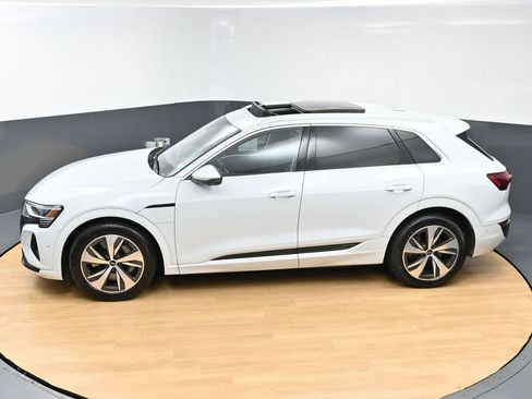 Used 2024 Audi Q8 e-tron Premium Plus w/ Premium Plus Package AWD/4WD image 47
