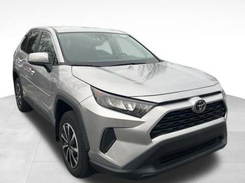 Used 2022 Toyota RAV4 LE image 1