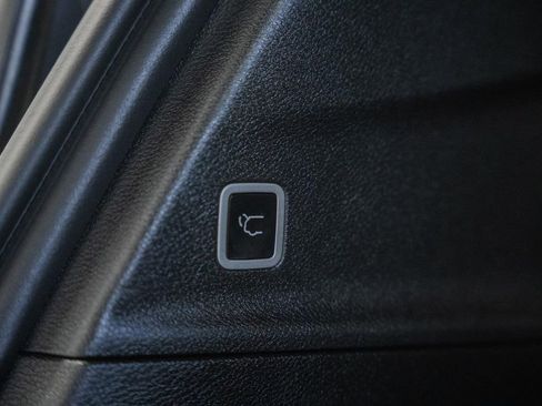 Used 2025 Chrysler Pacifica Select FWD image 11